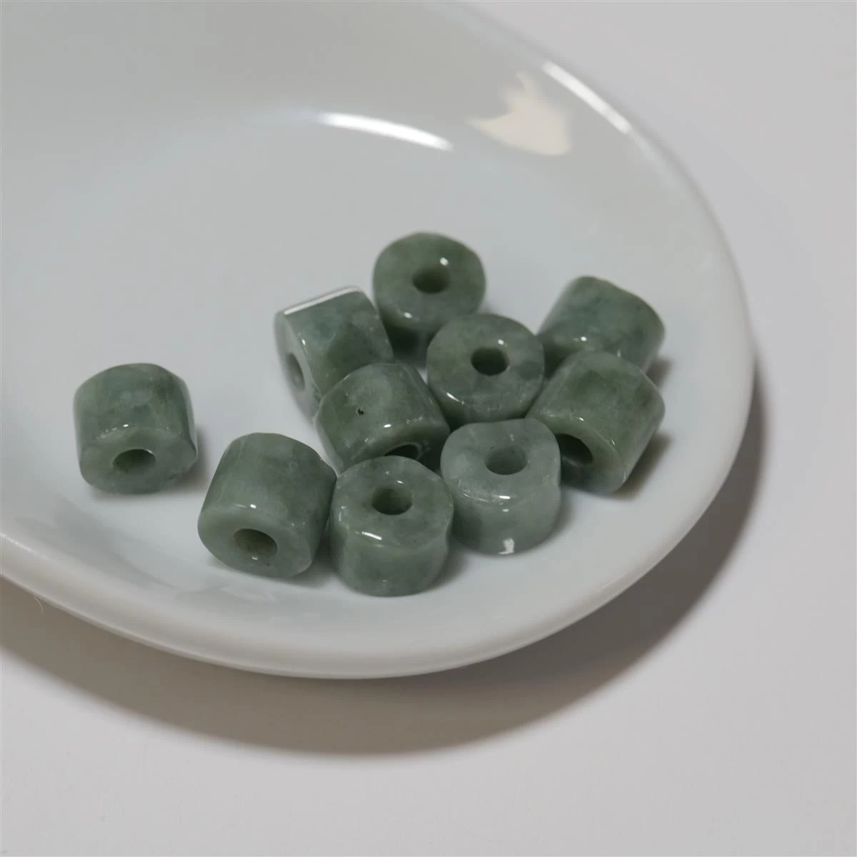 35cts Type A Dark Green Jadeite Round Coloum Beads Approx 6x7.5mm, 10pcs 3 35cts Type A Dark Green Jadeite Round Coloum Beads Approx 6x7.5mm, 10pcs